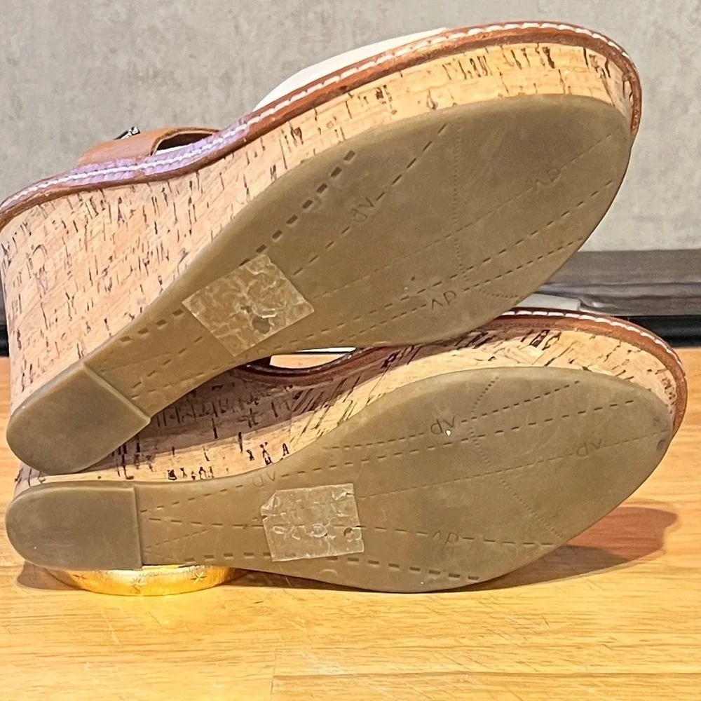 DOLCE VITA Cream Wedges